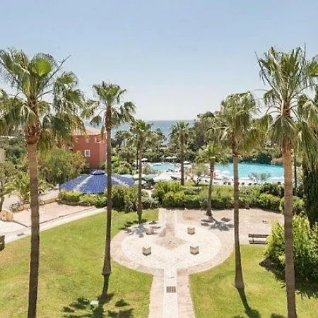 Apartment T2 Climatise Avec Piscine, Proche Plage, Port, Commerces Et Parking Prive - Fr-1-768-15 *